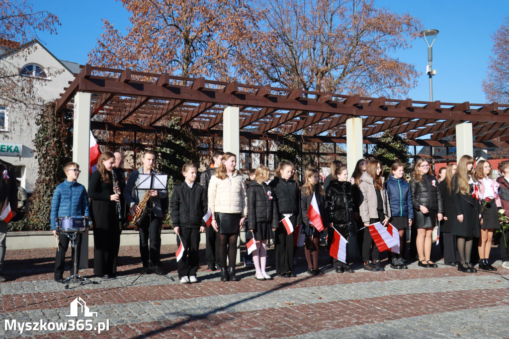 Fotorelacja I: Obchody 107. ROCZNICY ODZYSKANIA NIEPODLEGŁOŚCI na rynku w Koziegłowach