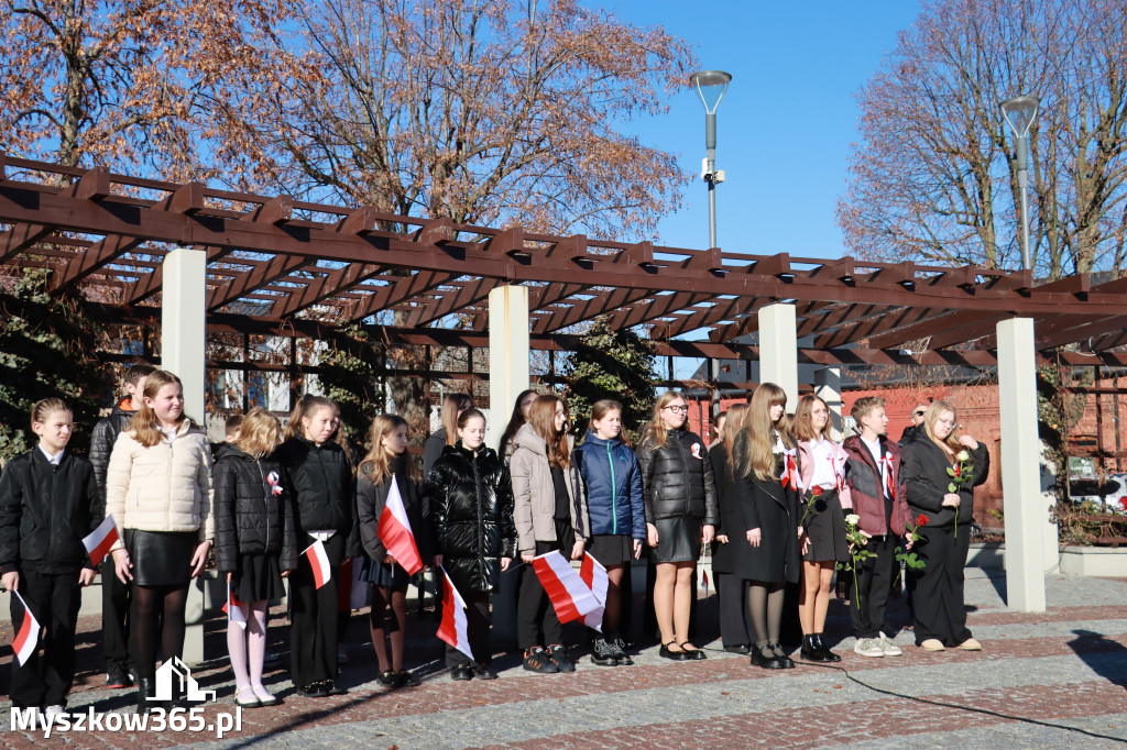 Fotorelacja I: Obchody 107. ROCZNICY ODZYSKANIA NIEPODLEGŁOŚCI na rynku w Koziegłowach