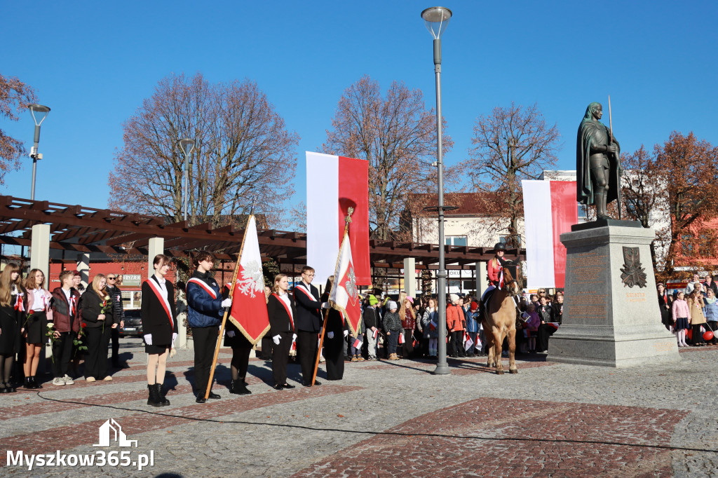 Fotorelacja I: Obchody 107. ROCZNICY ODZYSKANIA NIEPODLEGŁOŚCI na rynku w Koziegłowach