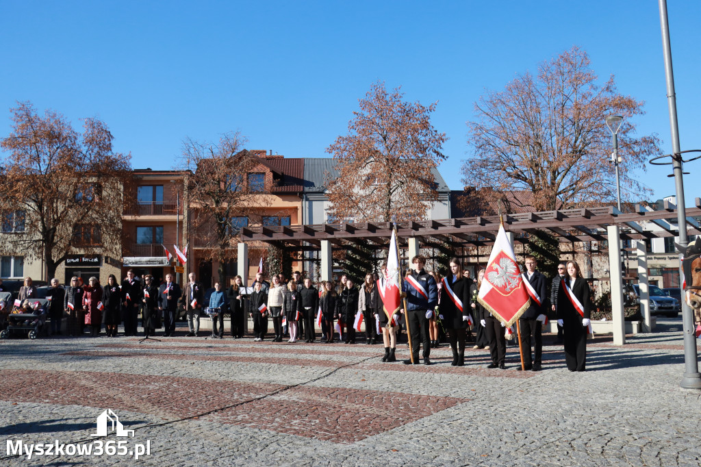 Fotorelacja I: Obchody 107. ROCZNICY ODZYSKANIA NIEPODLEGŁOŚCI na rynku w Koziegłowach