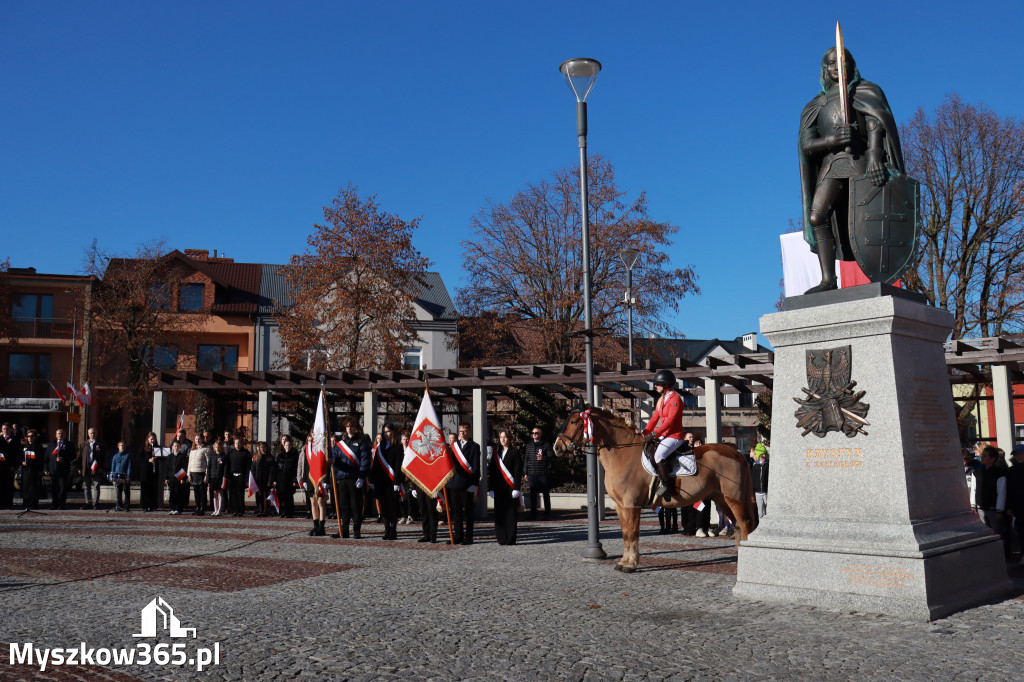 Fotorelacja I: Obchody 107. ROCZNICY ODZYSKANIA NIEPODLEGŁOŚCI na rynku w Koziegłowach