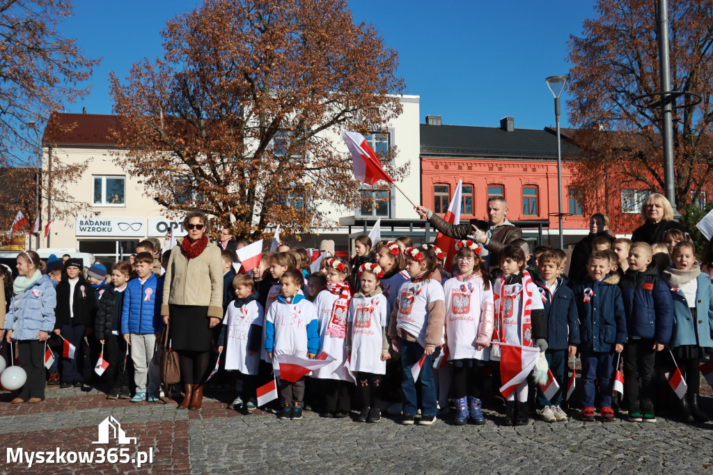 Fotorelacja I: Obchody 107. ROCZNICY ODZYSKANIA NIEPODLEGŁOŚCI na rynku w Koziegłowach