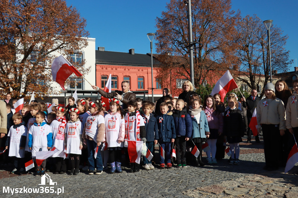 Fotorelacja I: Obchody 107. ROCZNICY ODZYSKANIA NIEPODLEGŁOŚCI na rynku w Koziegłowach