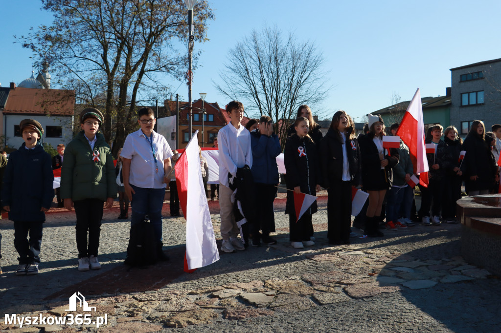 Fotorelacja I: Obchody 107. ROCZNICY ODZYSKANIA NIEPODLEGŁOŚCI na rynku w Koziegłowach