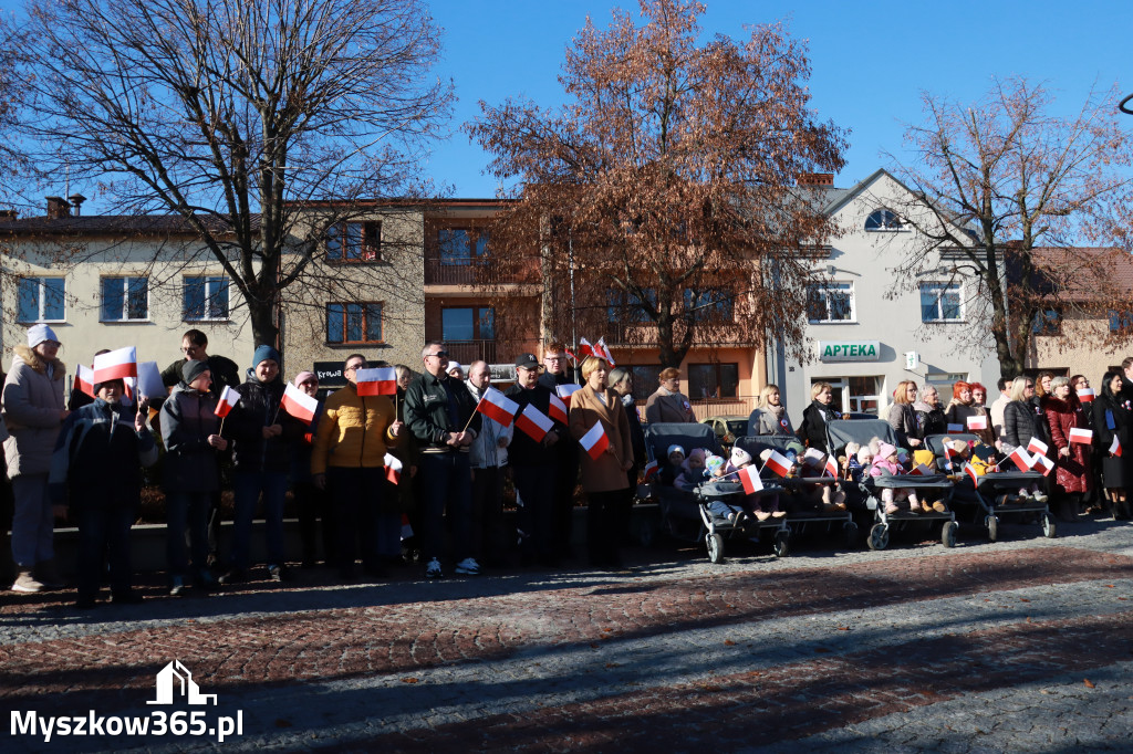 Fotorelacja I: Obchody 107. ROCZNICY ODZYSKANIA NIEPODLEGŁOŚCI na rynku w Koziegłowach