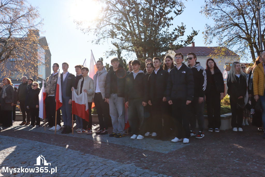 Fotorelacja I: Obchody 107. ROCZNICY ODZYSKANIA NIEPODLEGŁOŚCI na rynku w Koziegłowach