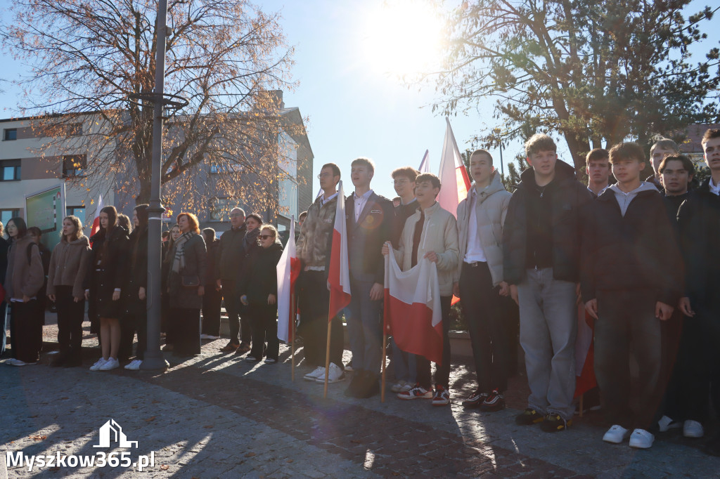 Fotorelacja I: Obchody 107. ROCZNICY ODZYSKANIA NIEPODLEGŁOŚCI na rynku w Koziegłowach