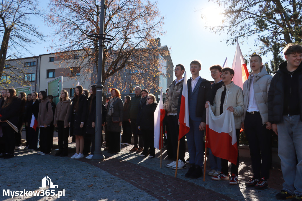 Fotorelacja I: Obchody 107. ROCZNICY ODZYSKANIA NIEPODLEGŁOŚCI na rynku w Koziegłowach
