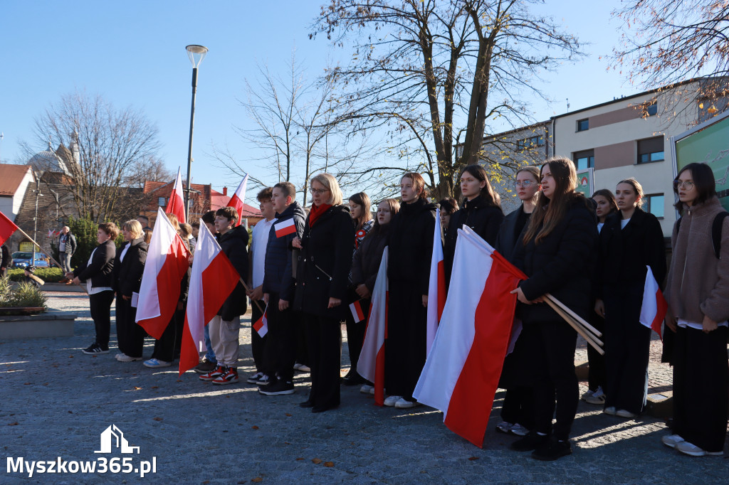 Fotorelacja I: Obchody 107. ROCZNICY ODZYSKANIA NIEPODLEGŁOŚCI na rynku w Koziegłowach