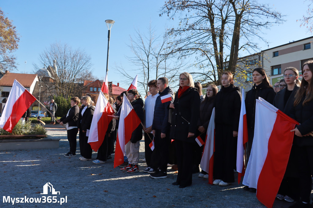 Fotorelacja I: Obchody 107. ROCZNICY ODZYSKANIA NIEPODLEGŁOŚCI na rynku w Koziegłowach