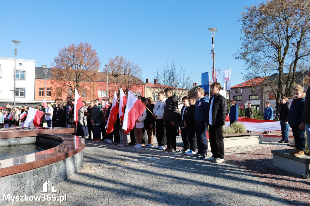 Fotorelacja I: Obchody 107. ROCZNICY ODZYSKANIA NIEPODLEGŁOŚCI na rynku w Koziegłowach
