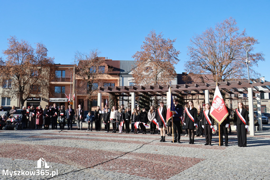 Fotorelacja I: Obchody 107. ROCZNICY ODZYSKANIA NIEPODLEGŁOŚCI na rynku w Koziegłowach