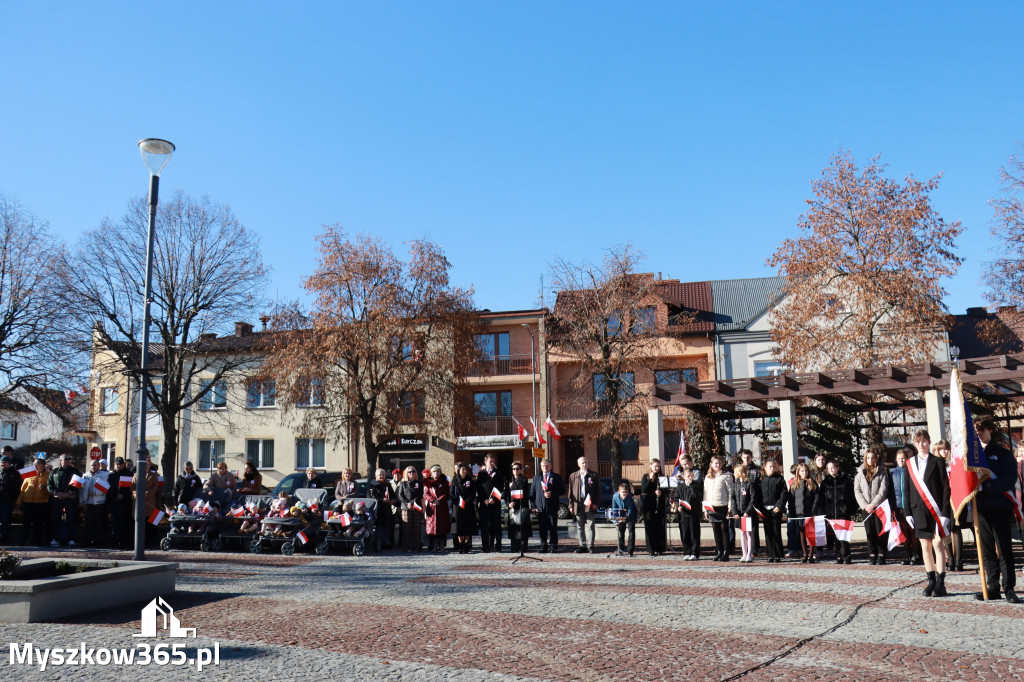 Fotorelacja I: Obchody 107. ROCZNICY ODZYSKANIA NIEPODLEGŁOŚCI na rynku w Koziegłowach
