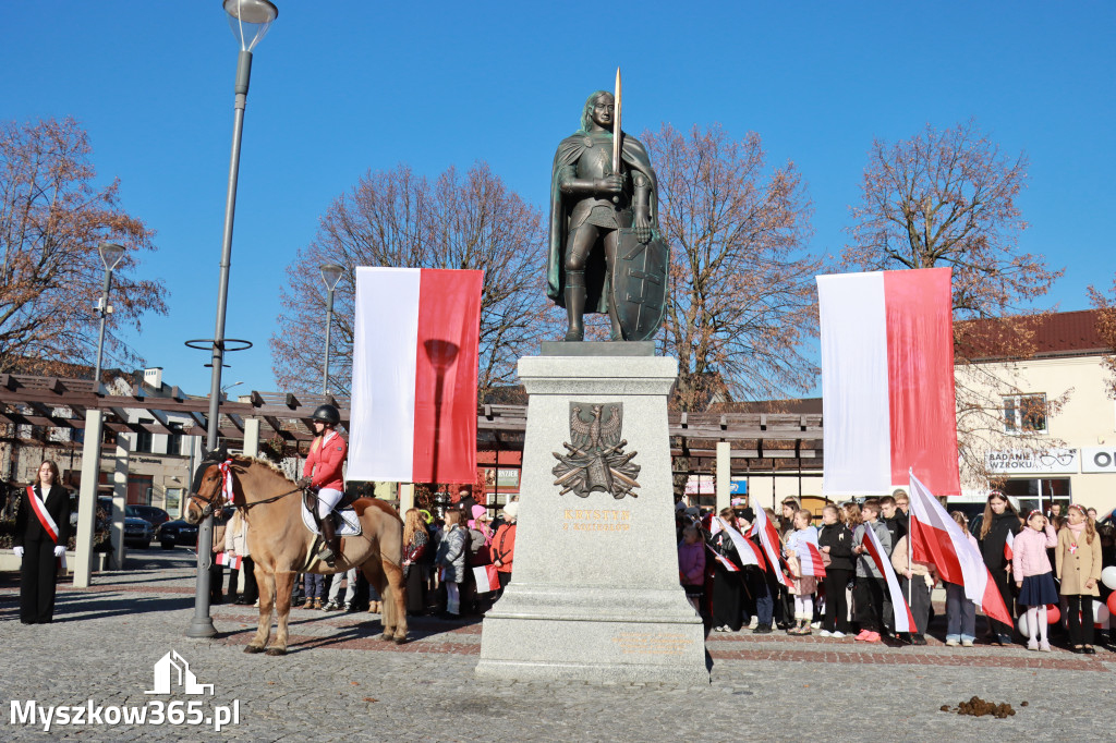 Fotorelacja I: Obchody 107. ROCZNICY ODZYSKANIA NIEPODLEGŁOŚCI na rynku w Koziegłowach