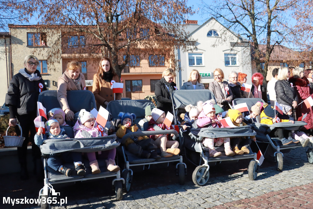 Fotorelacja I: Obchody 107. ROCZNICY ODZYSKANIA NIEPODLEGŁOŚCI na rynku w Koziegłowach