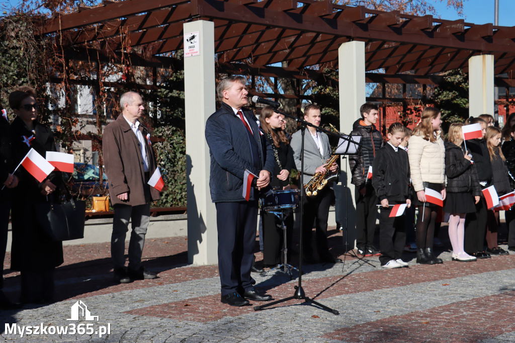 Fotorelacja I: Obchody 107. ROCZNICY ODZYSKANIA NIEPODLEGŁOŚCI na rynku w Koziegłowach