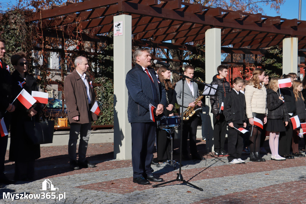 Fotorelacja I: Obchody 107. ROCZNICY ODZYSKANIA NIEPODLEGŁOŚCI na rynku w Koziegłowach