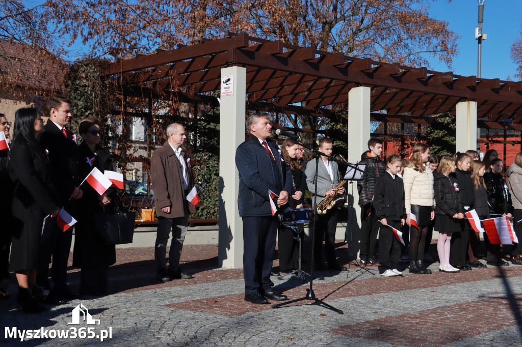 Fotorelacja I: Obchody 107. ROCZNICY ODZYSKANIA NIEPODLEGŁOŚCI na rynku w Koziegłowach