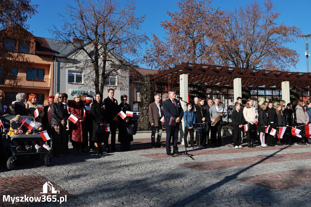 Fotorelacja I: Obchody 107. ROCZNICY ODZYSKANIA NIEPODLEGŁOŚCI na rynku w Koziegłowach