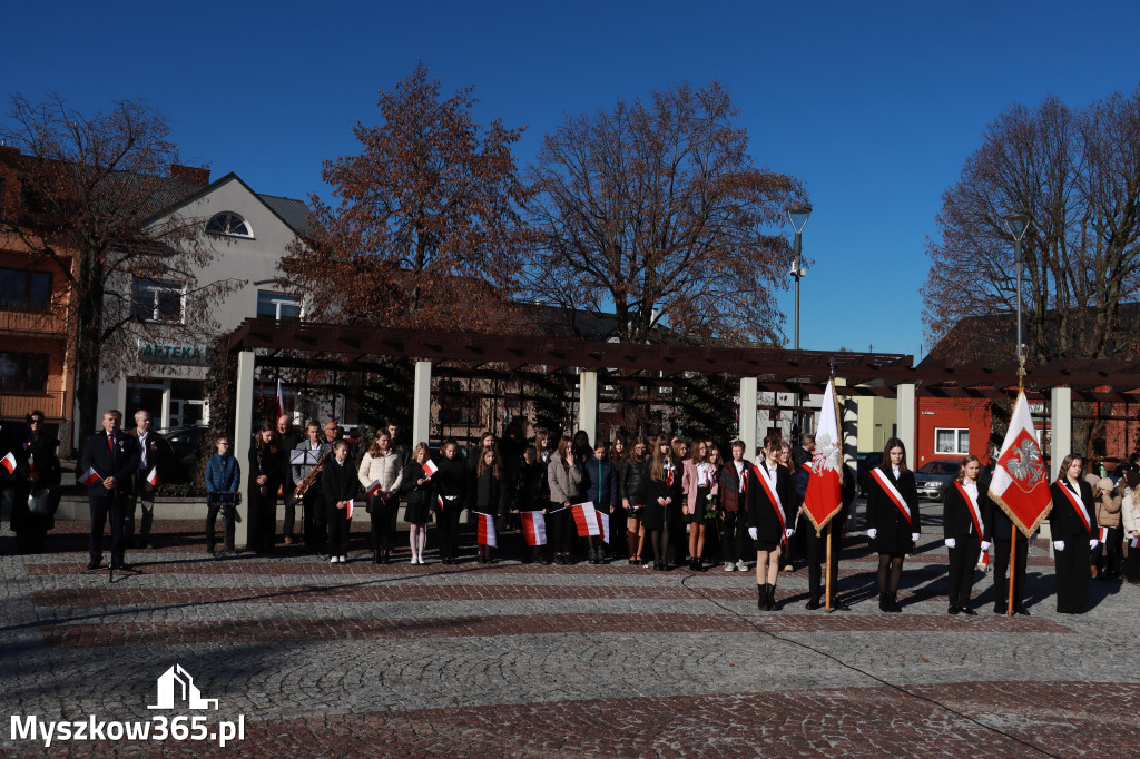 Fotorelacja I: Obchody 107. ROCZNICY ODZYSKANIA NIEPODLEGŁOŚCI na rynku w Koziegłowach