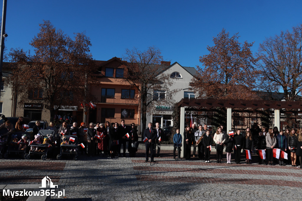 Fotorelacja I: Obchody 107. ROCZNICY ODZYSKANIA NIEPODLEGŁOŚCI na rynku w Koziegłowach