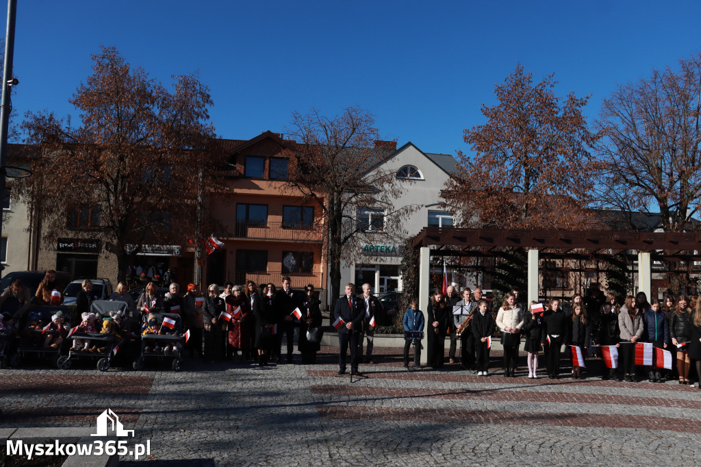 Fotorelacja I: Obchody 107. ROCZNICY ODZYSKANIA NIEPODLEGŁOŚCI na rynku w Koziegłowach