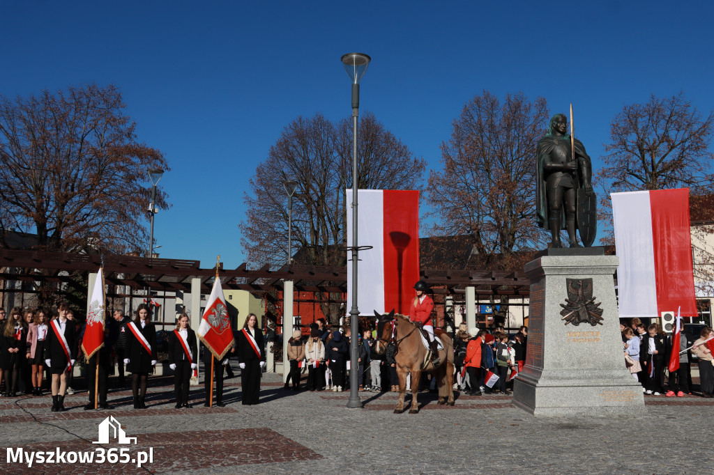 Fotorelacja I: Obchody 107. ROCZNICY ODZYSKANIA NIEPODLEGŁOŚCI na rynku w Koziegłowach