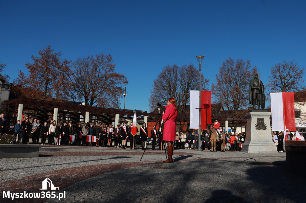 Fotorelacja I: Obchody 107. ROCZNICY ODZYSKANIA NIEPODLEGŁOŚCI na rynku w Koziegłowach