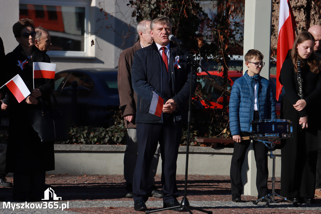 Fotorelacja I: Obchody 107. ROCZNICY ODZYSKANIA NIEPODLEGŁOŚCI na rynku w Koziegłowach