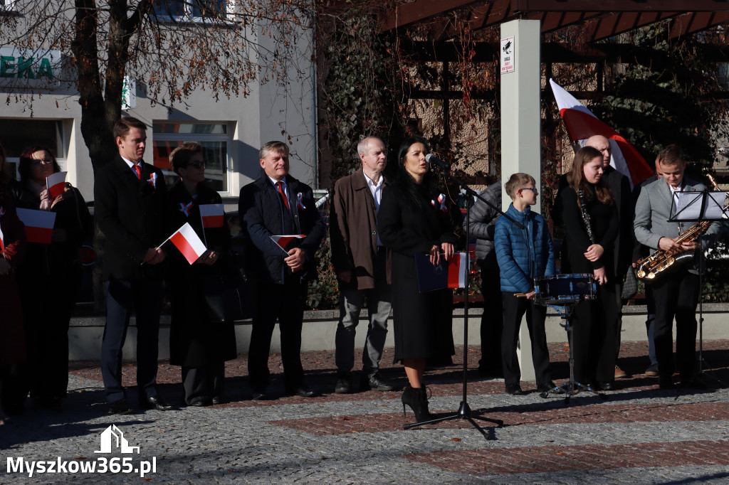 Fotorelacja I: Obchody 107. ROCZNICY ODZYSKANIA NIEPODLEGŁOŚCI na rynku w Koziegłowach