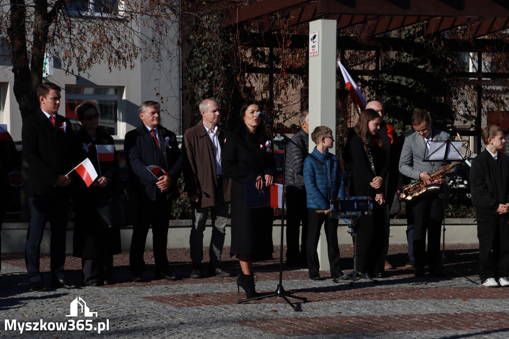 Fotorelacja I: Obchody 107. ROCZNICY ODZYSKANIA NIEPODLEGŁOŚCI na rynku w Koziegłowach