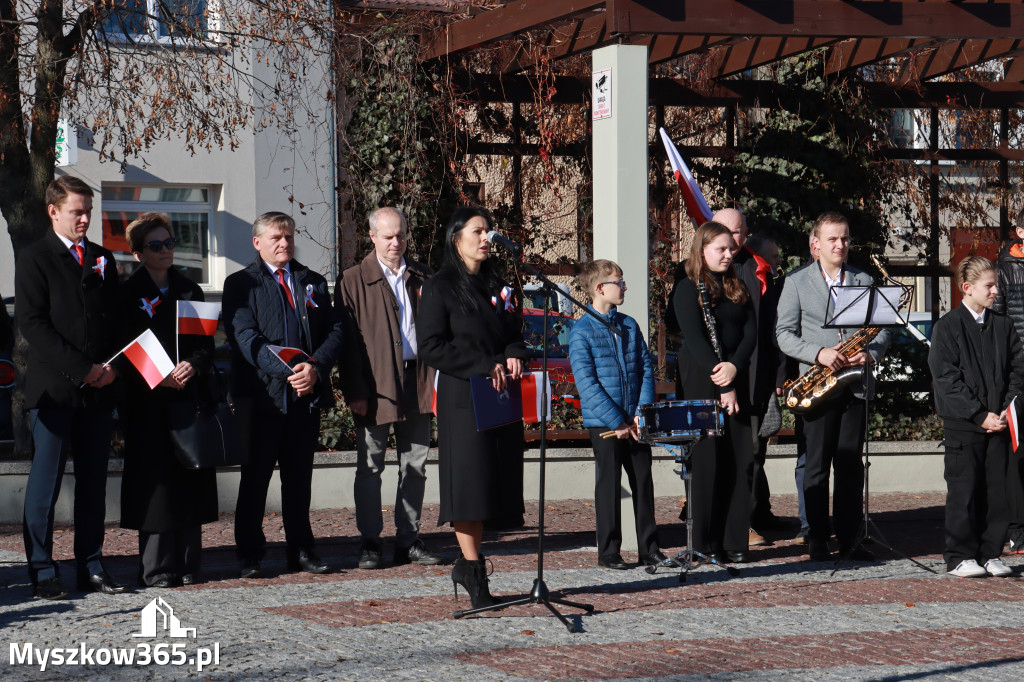 Fotorelacja I: Obchody 107. ROCZNICY ODZYSKANIA NIEPODLEGŁOŚCI na rynku w Koziegłowach
