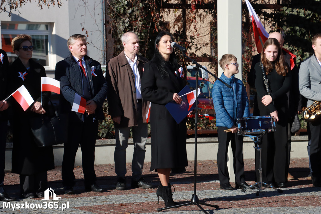 Fotorelacja I: Obchody 107. ROCZNICY ODZYSKANIA NIEPODLEGŁOŚCI na rynku w Koziegłowach