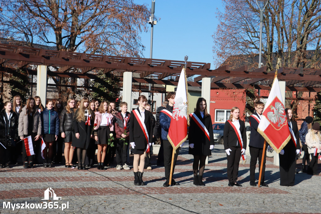 Fotorelacja I: Obchody 107. ROCZNICY ODZYSKANIA NIEPODLEGŁOŚCI na rynku w Koziegłowach