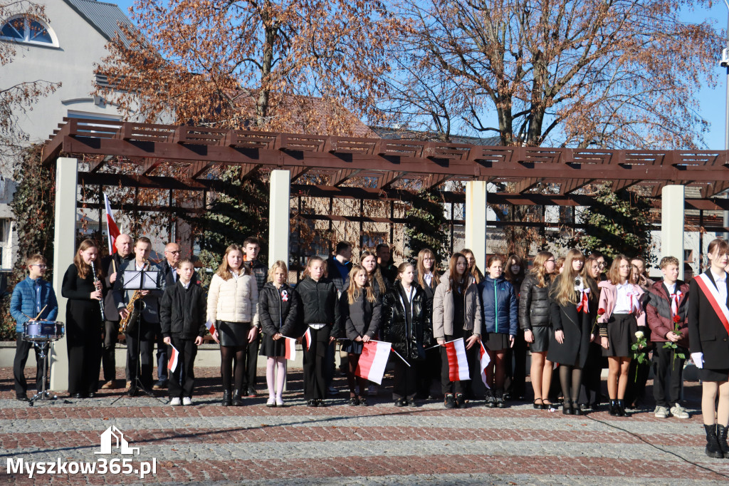 Fotorelacja I: Obchody 107. ROCZNICY ODZYSKANIA NIEPODLEGŁOŚCI na rynku w Koziegłowach