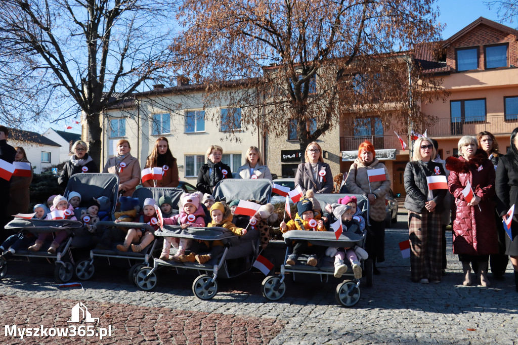 Fotorelacja I: Obchody 107. ROCZNICY ODZYSKANIA NIEPODLEGŁOŚCI na rynku w Koziegłowach