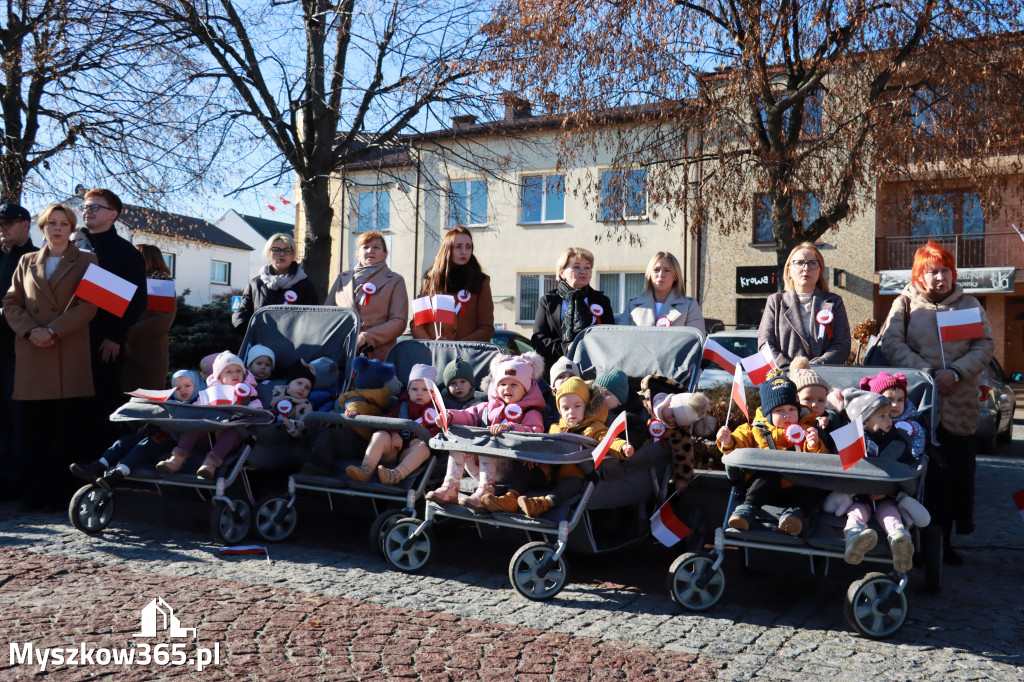 Fotorelacja I: Obchody 107. ROCZNICY ODZYSKANIA NIEPODLEGŁOŚCI na rynku w Koziegłowach
