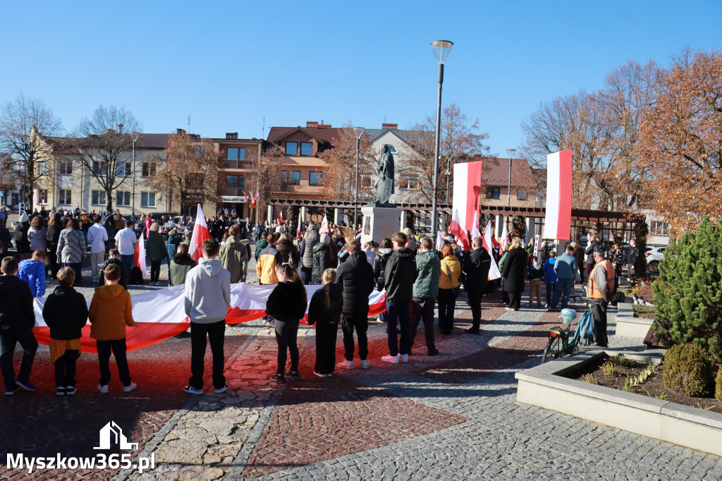 Fotorelacja I: Obchody 107. ROCZNICY ODZYSKANIA NIEPODLEGŁOŚCI na rynku w Koziegłowach