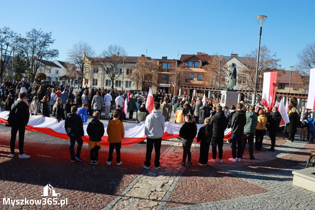 Fotorelacja I: Obchody 107. ROCZNICY ODZYSKANIA NIEPODLEGŁOŚCI na rynku w Koziegłowach