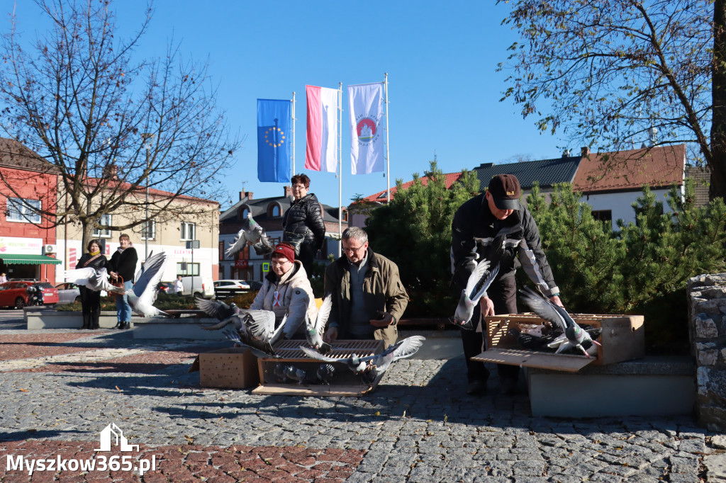 Fotorelacja I: Obchody 107. ROCZNICY ODZYSKANIA NIEPODLEGŁOŚCI na rynku w Koziegłowach