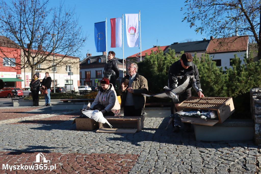 Fotorelacja I: Obchody 107. ROCZNICY ODZYSKANIA NIEPODLEGŁOŚCI na rynku w Koziegłowach