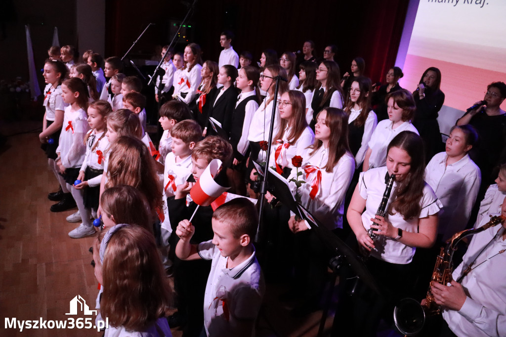 Fotorelacja II: Obchody 107. ROCZNICY ODZYSKANIA NIEPODLEGŁOŚCI na rynku w Koziegłowach