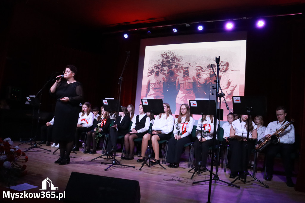 Fotorelacja II: Obchody 107. ROCZNICY ODZYSKANIA NIEPODLEGŁOŚCI na rynku w Koziegłowach