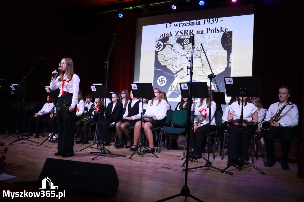 Fotorelacja II: Obchody 107. ROCZNICY ODZYSKANIA NIEPODLEGŁOŚCI na rynku w Koziegłowach