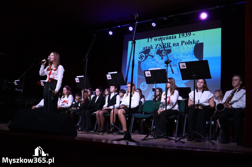 Fotorelacja II: Obchody 107. ROCZNICY ODZYSKANIA NIEPODLEGŁOŚCI na rynku w Koziegłowach