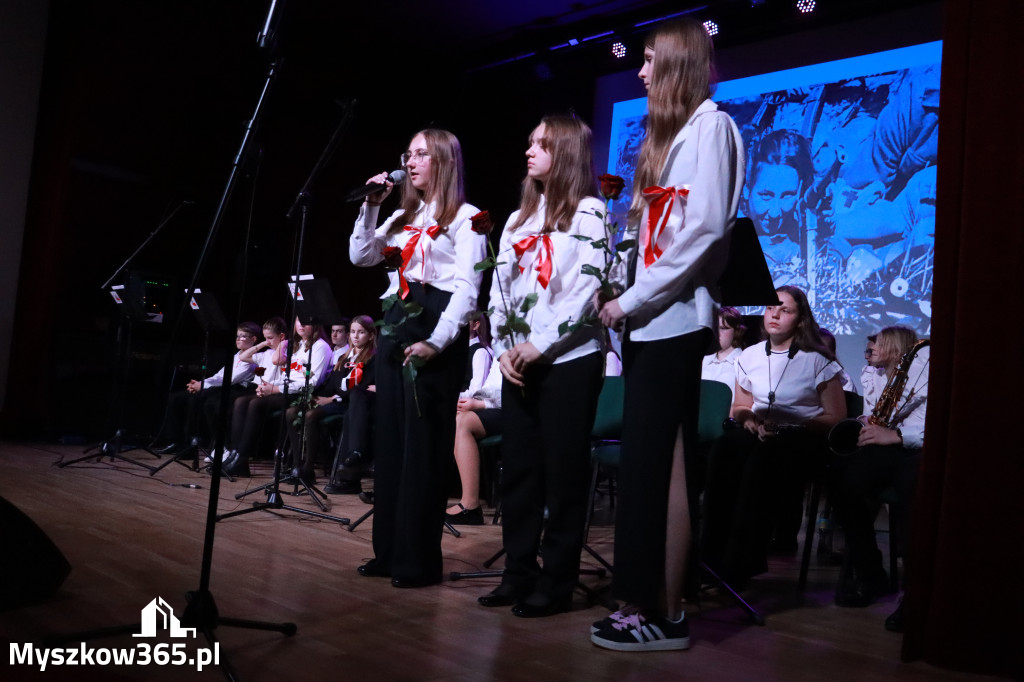 Fotorelacja II: Obchody 107. ROCZNICY ODZYSKANIA NIEPODLEGŁOŚCI na rynku w Koziegłowach