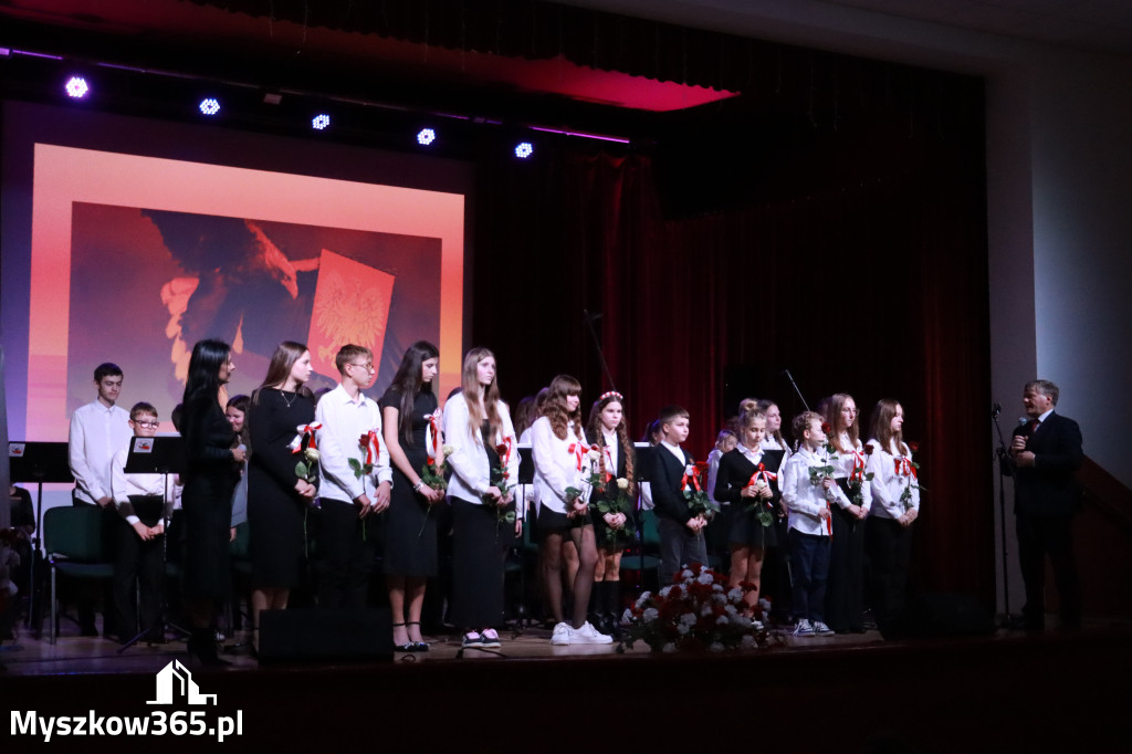 Fotorelacja II: Obchody 107. ROCZNICY ODZYSKANIA NIEPODLEGŁOŚCI na rynku w Koziegłowach