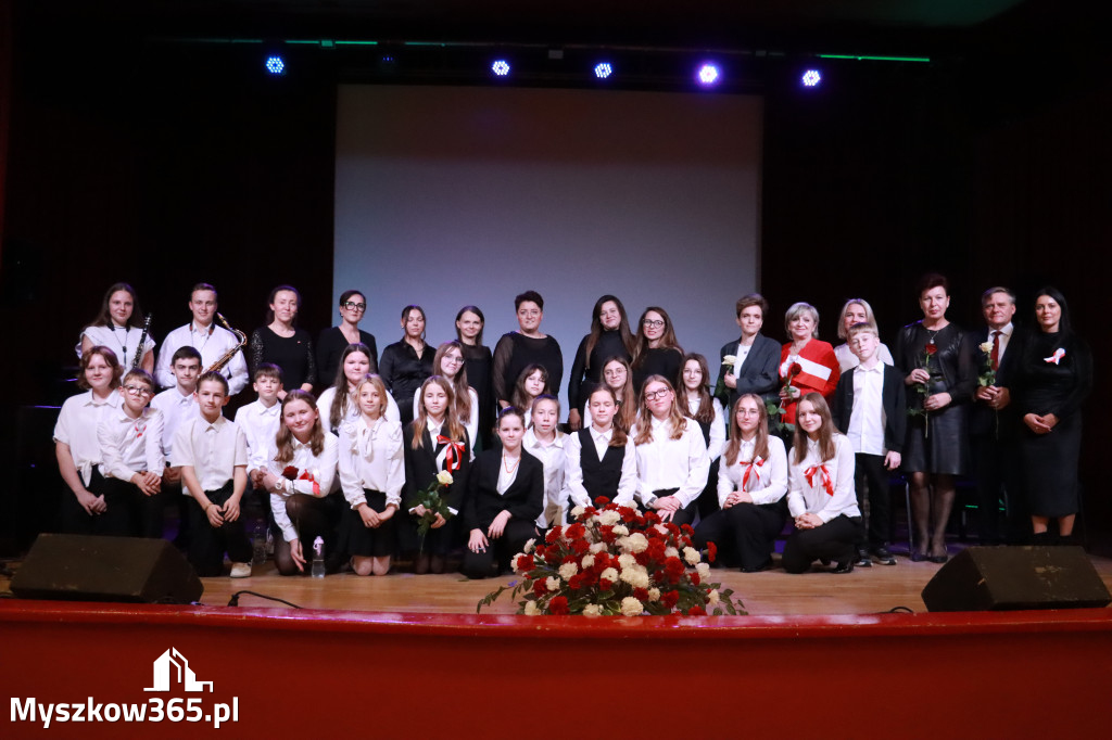 Fotorelacja II: Obchody 107. ROCZNICY ODZYSKANIA NIEPODLEGŁOŚCI na rynku w Koziegłowach