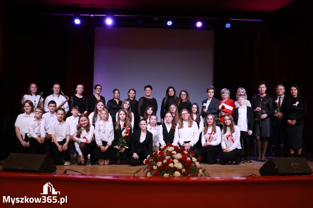 Fotorelacja II: Obchody 107. ROCZNICY ODZYSKANIA NIEPODLEGŁOŚCI na rynku w Koziegłowach