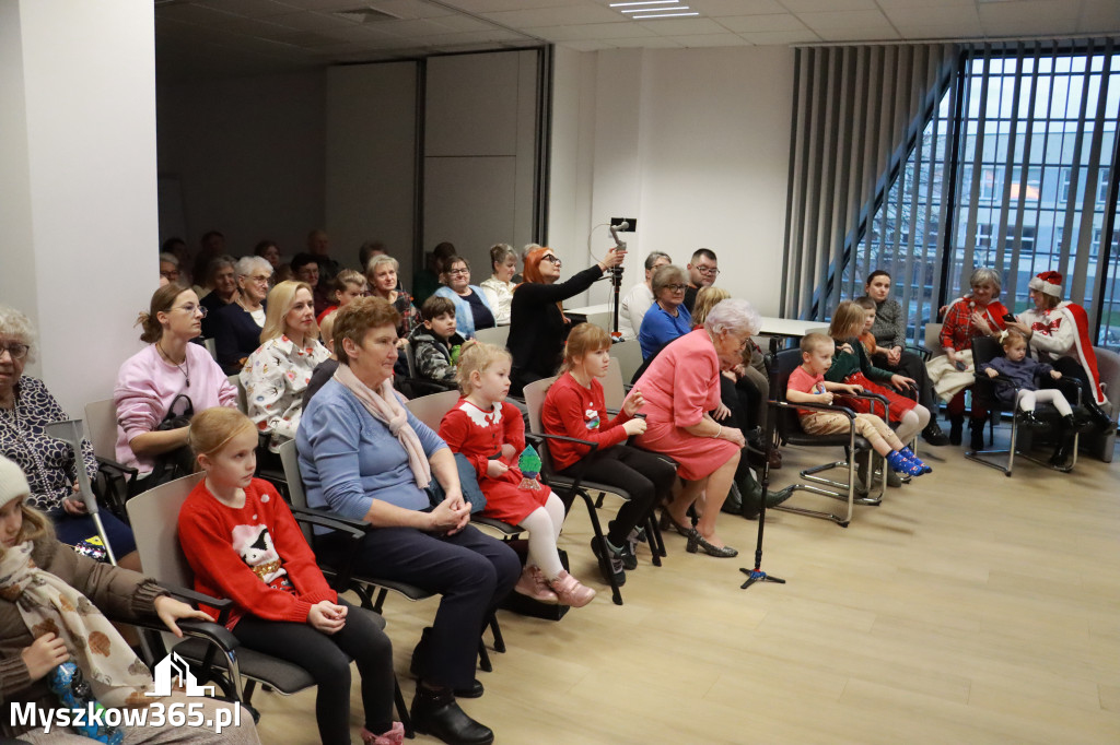 Fotorelacja: Spektakl lalkowy przygotowany przez Klub Seniora Koziołek  - Bajka PRZYGODY BOLKA I LOLKA